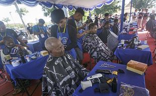 Pemecahan Rekor Muri Pesta Cukur Rambut Massal Gratis di Mangkunegaran Solo