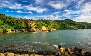 Indahnya Pantai Logending Kebumen, Tawarkan Pemandangan Alam yang Menakjubkan