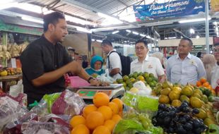 Akselerasi Transformasi Digital, Beli Jeruk di Pasar Gede pun Bisa Lewat QRIS