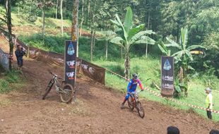 236 Pembalap Downhill Jajal Trek Salib Putih Salatiga, Ada yang dari Malaysia