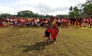 Peringati Hardiknas, 575 Siswa SD-SMP di Kecamatan Suruh Semarang Menari Massal