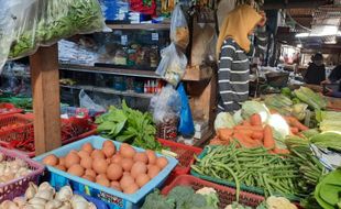 Stok Melimpah, tapi Harga Telur Ayam di Karanganyar Tembus Rp32.000/Kilogram