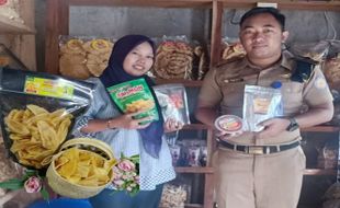 Dari Ketidaksengajaan, Etik Temukan Jalan Rezeki Melalui Bisnis Aneka Keripik