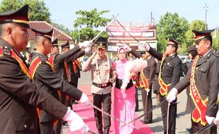 Disambut Pedang Pora, AKBP Wahyu Nugroho Resmi Bertugas sebagai Kapolres Jepara