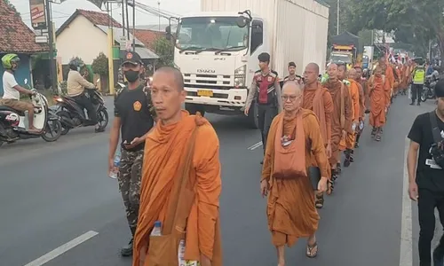 Jelang Waisak, Ini Beda Biksu, Bikkhu, dan Bhante dalam Buddha