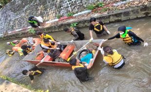 Rayakan HUT ke-47, Mapala Gapadri ITNY Bersih-Bersih Sungai di Sleman