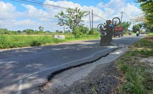 Jalan Rusak Jatinom-Karanganom Klaten Makan 2 Korban Jiwa Sehari, Warga Geram