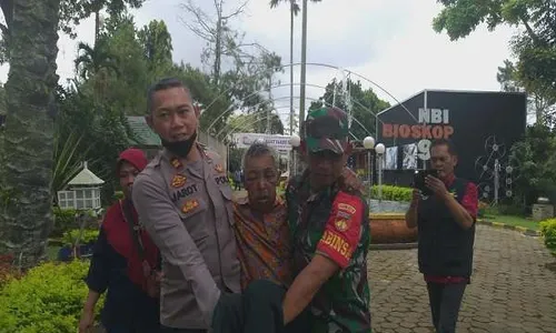 Pilu! Kakek 70 Tahun asal Magelang Terlantar di Alun-Alun Bandungan