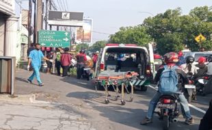 Tabrak Tiang Rambu Lalin di Sleman, Pengendara Motor Meninggal & 1 Orang Kritis