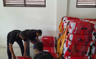 Terbang Rabu, 352 Koper Jemaah Calon Haji Kloter 1 Tiba di Embarkasi Solo