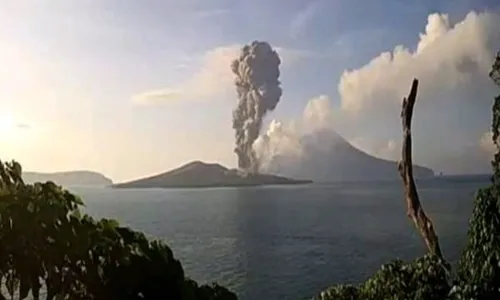 Gunung Anak Krakatau Erupsi Lagi, Semburkan Abu Vulkanik Setinggi 2 Km