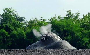 Legenda Jaka Linglung di Bledug Kuwu Grobogan