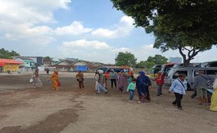 Ramai-Ramai Mendulang Cuan dari Lahan Parkir Masjid Sheikh Zayed Solo