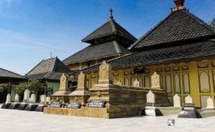 Daftar Tokoh yang Makam Ada di Kompleks Masjid Agung Demak