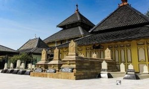 Daftar Tokoh yang Makam Ada di Kompleks Masjid Agung Demak