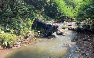 Mobil Terjun ke Jurang 20 Meter di Jatinom Klaten, Evakuasi Pakai Crane 25 Ton