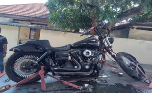 Brakk! Moge Tabrak Truk di Jalan Srandakan Bantul, Pengendara Luka Berat