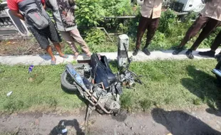 Adu Banteng dengan Bus di Jalan Wonogiri-Ngadirojo, Motor Pelajar Patah Jadi 2