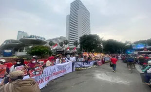 Antusias! Pencinta Sepak Bola Meriahkan Pawai Sambut Garuda Muda di Jakarta