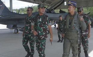 3 Pesawat Tempur F16 Stand By di Bandara Kupang Amankan KTT ASEAN