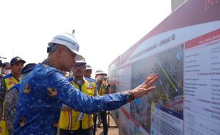 Warga Keluhkan Banjir Rob & Macet di Sayung Demak, Ganjar: Sabar