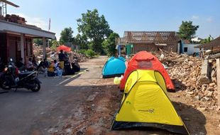 Warga Pepe Klaten Dirikan Tenda di Bekas Bangunan Pascaeksekusi Lahan Kena Tol