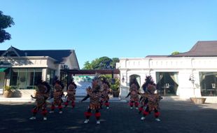 Pelajar Boyolali Kenalkan Tarian Khas Kaki Gunung Merapi Merbabu di CFD Solo