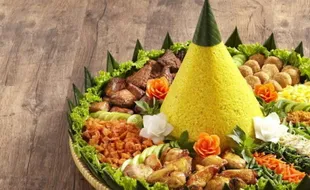 Memotong Tumpeng dari Atas Salah Kaprah