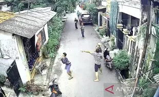 Gerebek Pengedar Narkoba, Viral Warga Kampung Bahari Priok Malah Serang Polisi