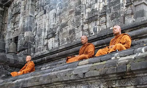 Kunjungi Candi Prambanan & Sewu, Biksu Thudong Melihat Jejak Hindu-Buddha