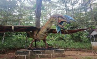 Keseruan Berkunjung ke Dino Park Soko Langit Pekalongan