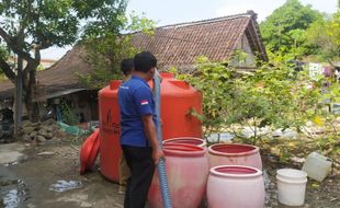 Kekeringan Mulai Landa Semarang, Warga Jabungan Banyumanik Peroleh Dropping Air