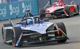 Pembalap Maximilian Gunther Juara Formula E Seri 11 di Sirkuit JIEC Jakarta