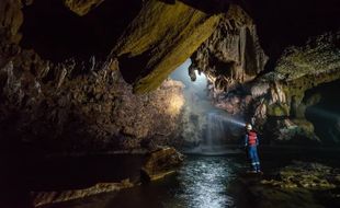 Pesona Goa Barat Kebumen, Punya 100 Air Terjun yang Super Keren