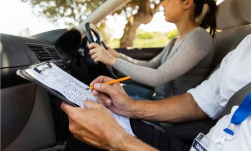 Belajar Nyetir Pilih Mobil Manual atau Matik Dulu