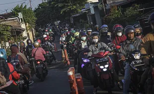 Ramainya Jl TGP Solo, Jalur Alternatif Pemotor Dampak Viaduk Gilingan Ditutup