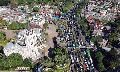 Libur Harlah Pancasila, Jalur Puncak Bogor Dipadati Kendaraan Wisatawan