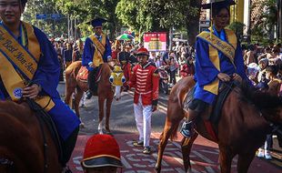 Semarak Kirab Perayaan Kelulusan Siswa SMA Pradita Dirgantara di CFD Solo