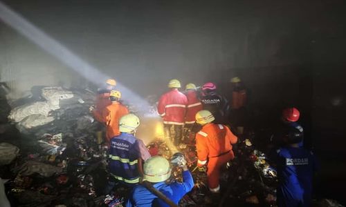 Korsleting, Gudang Rongsok di Gondangrejo Karanganyar Terbakar