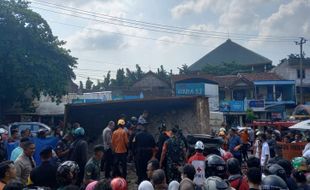 Korban Meninggal Laka di Ngaliyan Semarang Ternyata 2 Orang, 1 Masih Terjepit