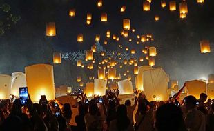 Puncak Waisak, 2.567 Lampion Indah Diterbangkan Hiasi Langit Borobudur