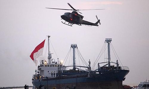 Aksi Prajurit Koopsus TNI Latihan Pembebasan Sandera di Pelabuhan Cirebon