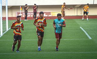 Latihan Skuad Persis Solo Jelang Laga Persahabatan Lawan Persebaya Surabaya