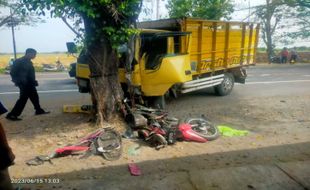 Truk Vs Motor di Sambungmacan Sragen, Kondisi Kendaraan Remuk & 3 Orang Terluka