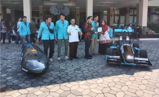 UNS Pamerkan Mobil Formula dan Mobil Super Irit BBM