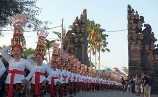 Kemeriahan Parade Mapeed di Bali, Upaya Tingkatkan Kunjungan Wisatawan