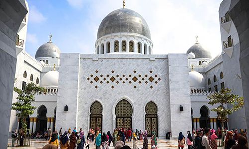 Masjid Sheikh Zayed Solo Gelar Salat Iduladha, Potong Kurban di RPH