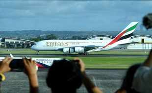 Pesawat Super Jumbo Emirates A380 Mendarat di Bali, Ini Pesan Gubernur