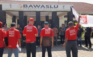 Curiga Ada Praktik Koncoisme dalam Seleksi Anggota Bawaslu, PSI Boyolali Demo