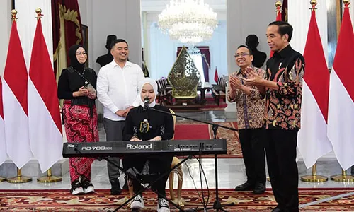 Momen Putri Ariani Peraih Golden Buzzer AGT Bernyanyi di Depan Presiden Jokowi